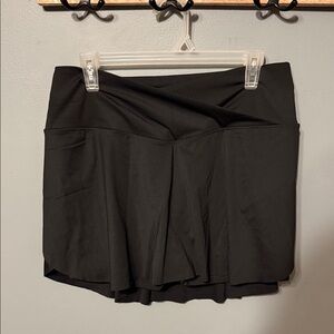 HALARA Black Skort with Elegant Pleats